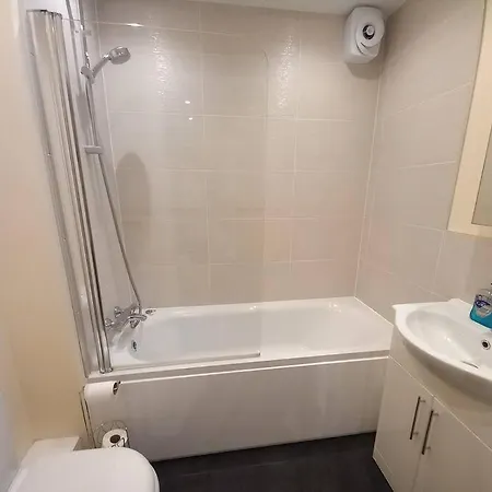 Spacious 2 Double Bed Apartment - Free Parking - Central Beeston Location Nottingham Exterior photo