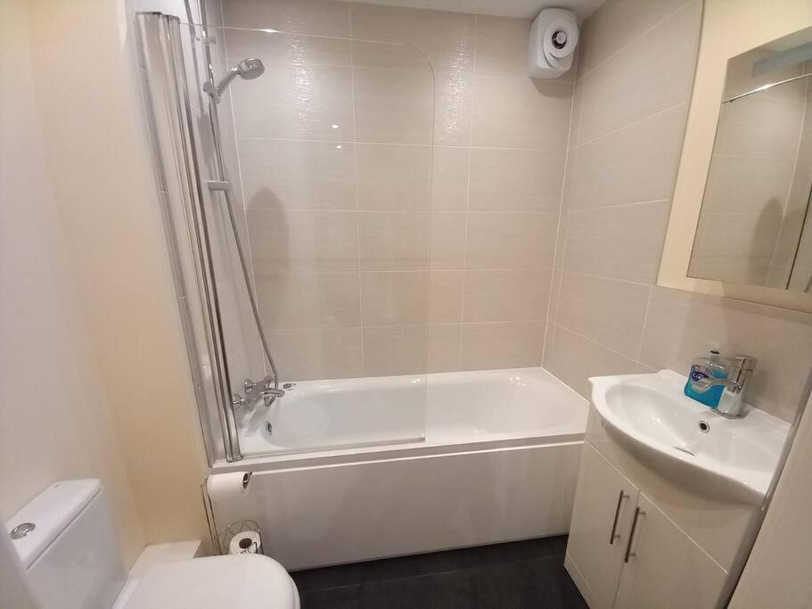 Spacious 2 Double Bed - Free Parking - Beeston Location * Nottingham
